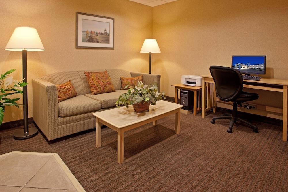 Holiday Inn Express Vermilion By Ihg Εξωτερικό φωτογραφία