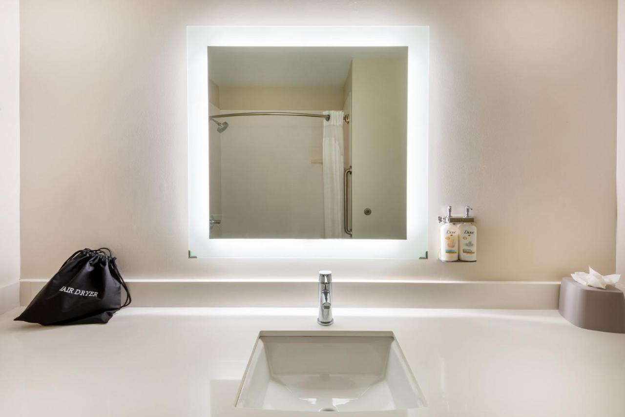 Holiday Inn Express Vermilion By Ihg Εξωτερικό φωτογραφία