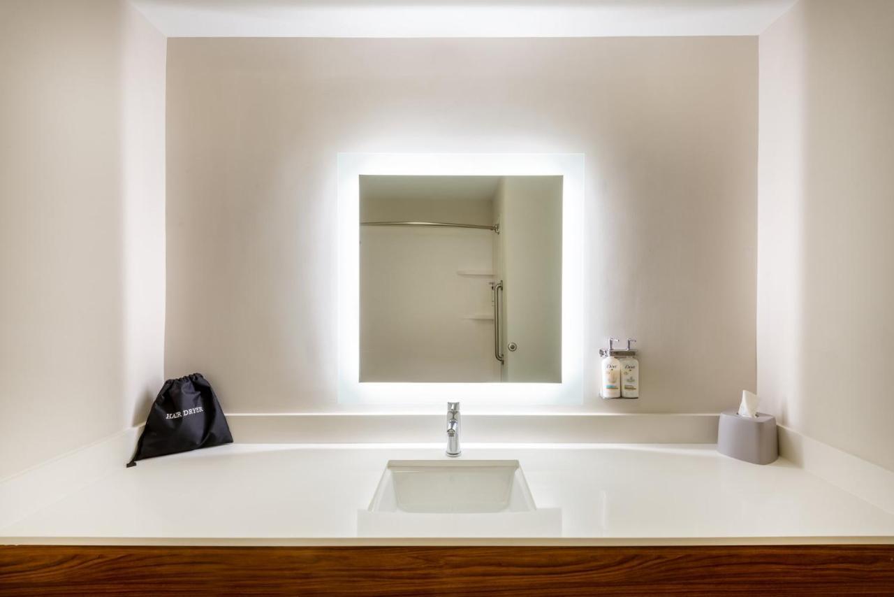 Holiday Inn Express Vermilion By Ihg Εξωτερικό φωτογραφία