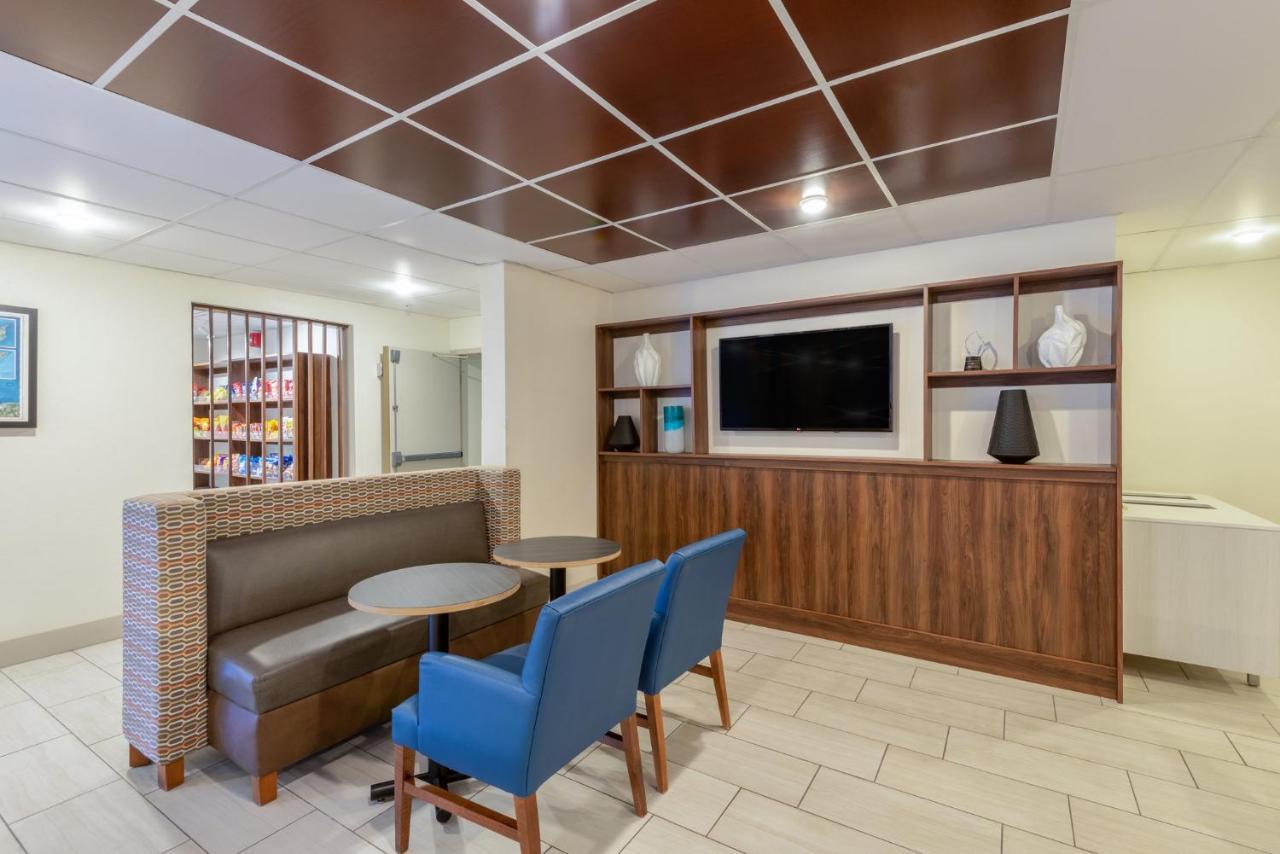 Holiday Inn Express Vermilion By Ihg Εξωτερικό φωτογραφία
