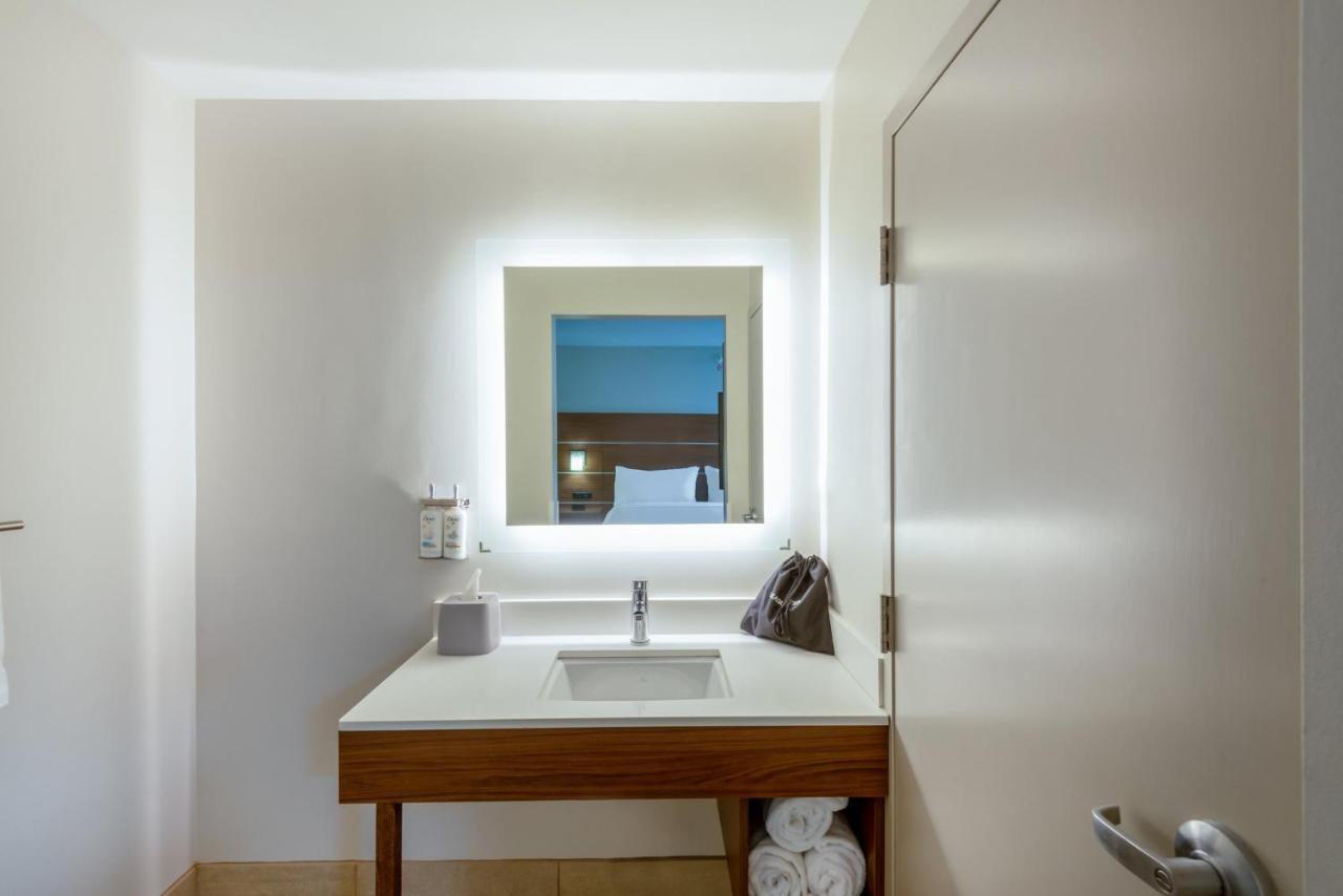Holiday Inn Express Vermilion By Ihg Εξωτερικό φωτογραφία
